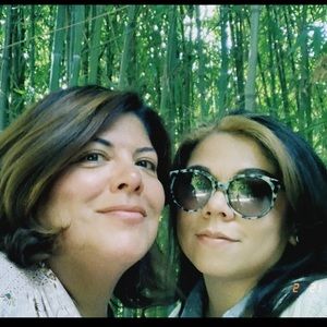 Meet your Poshers Lauren and Angeles